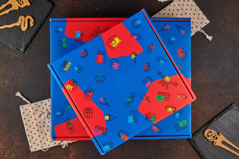 Картонная коробка для подарков